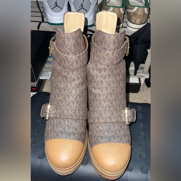 MK size 9 - Picture 2 of 4